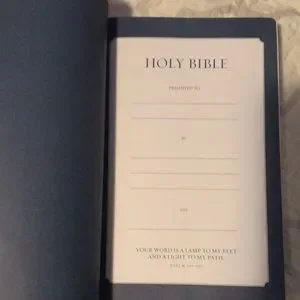 Thomas Nelson | Other | Holy Bible Large Version Large Print New King ...